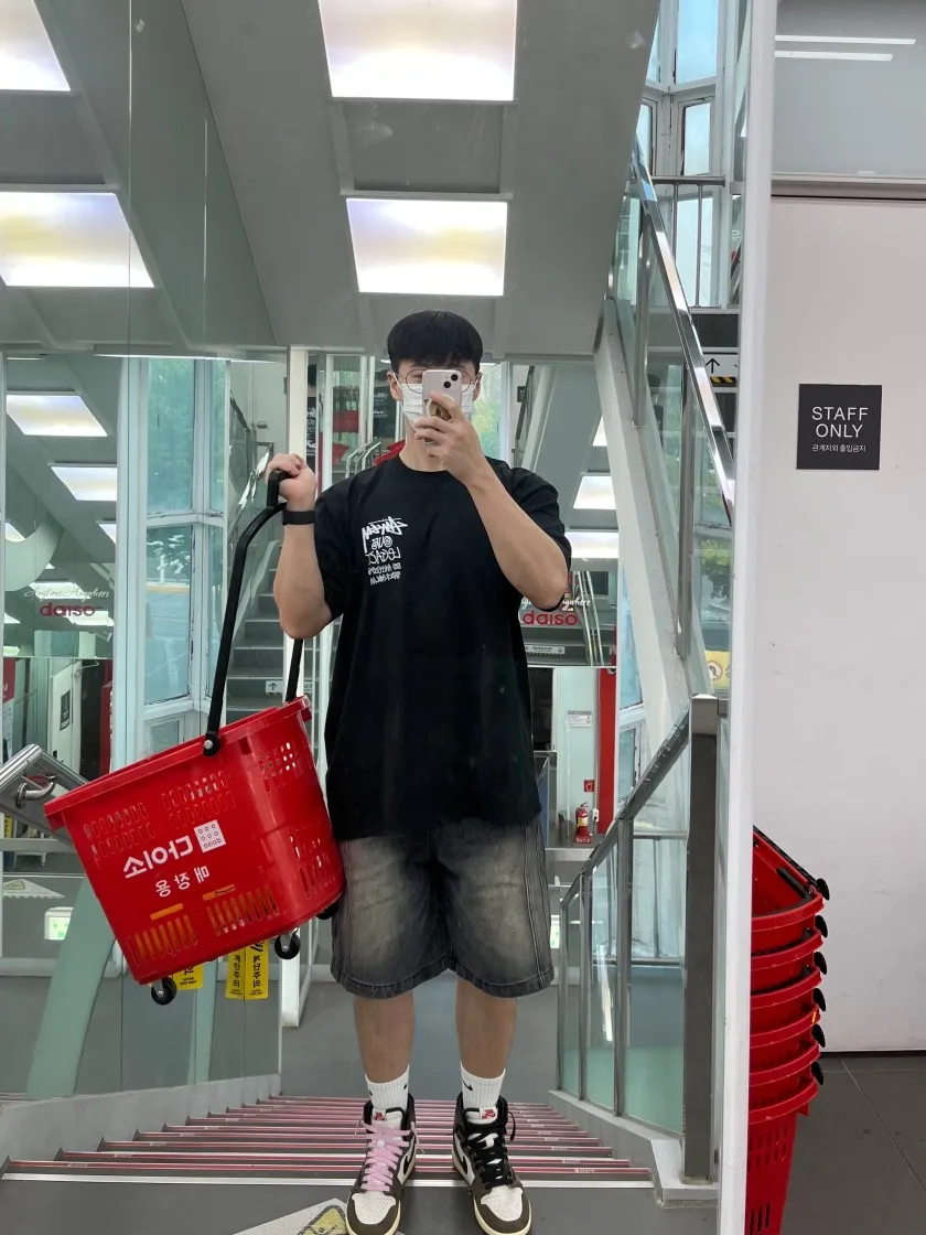 스투시 x 아워레가시 서프맨 티셔츠 블랙 - 21SS thumbnail 9