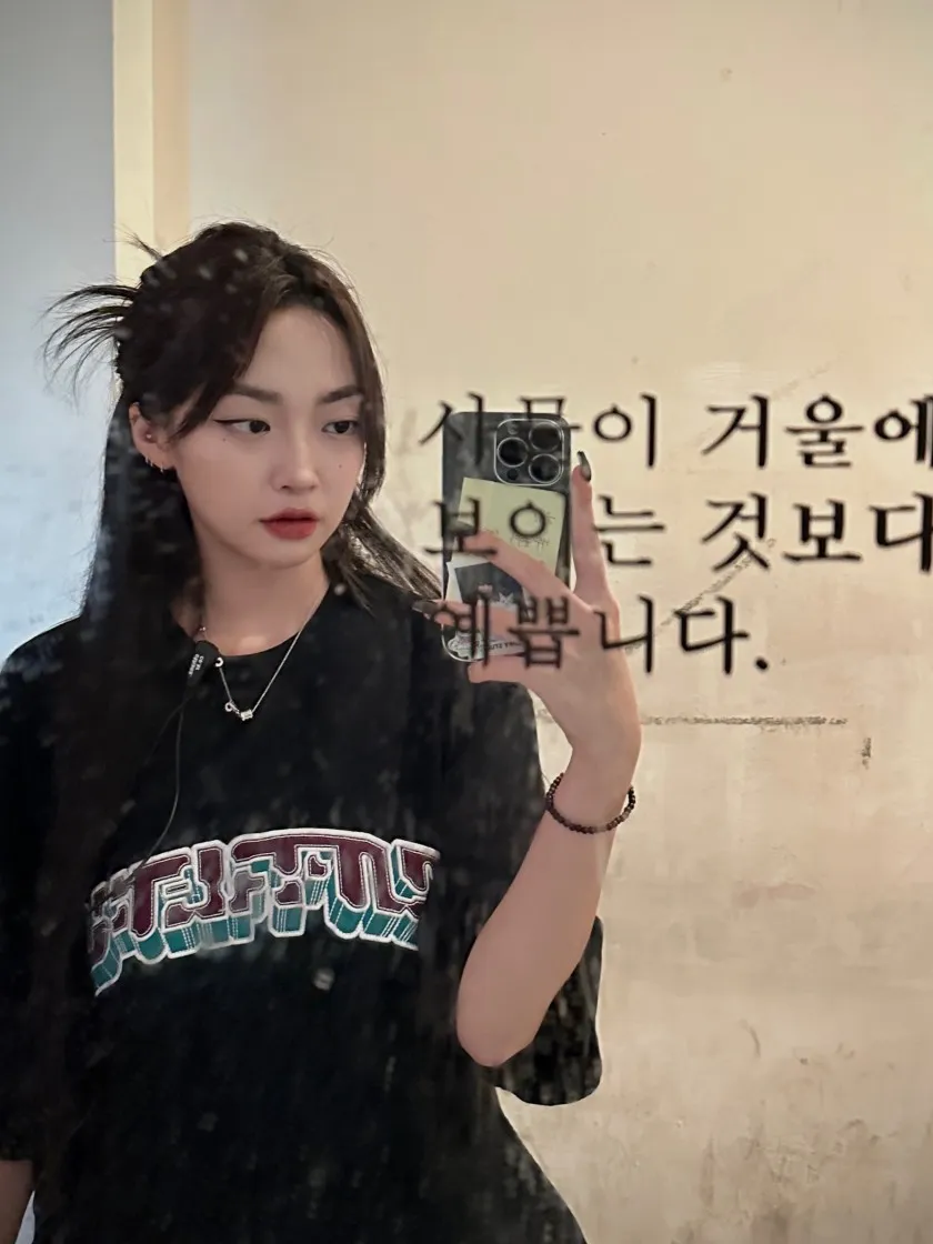 슈프림 고담 티셔츠 블랙 - 23FW thumbnail 2