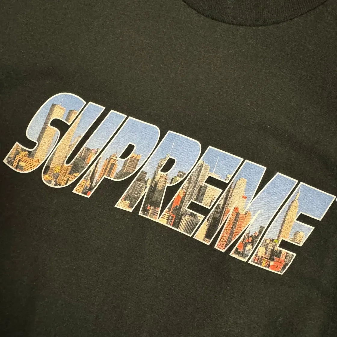 슈프림 고담 티셔츠 블랙 - 23FW thumbnail 3