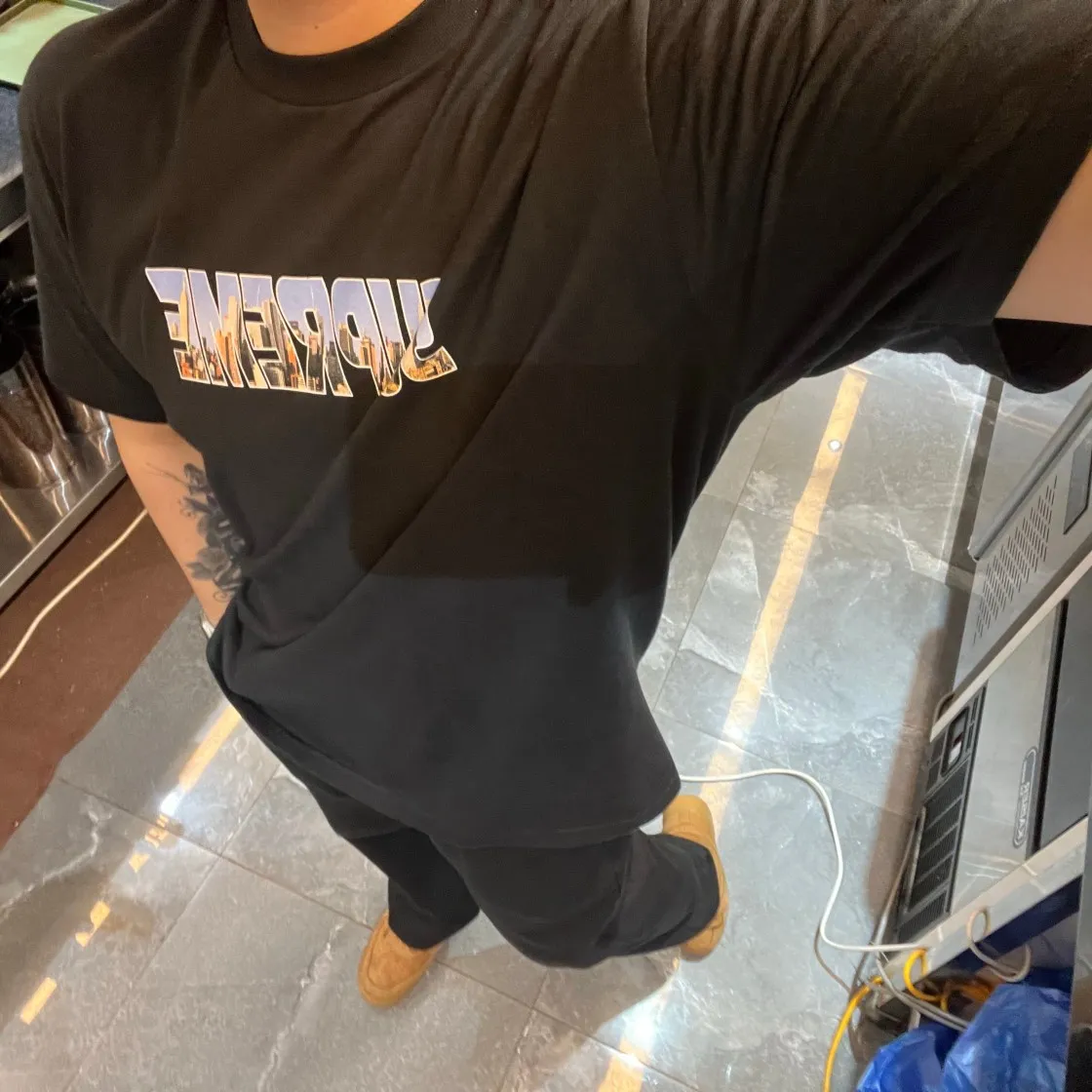 슈프림 고담 티셔츠 블랙 - 23FW thumbnail 5