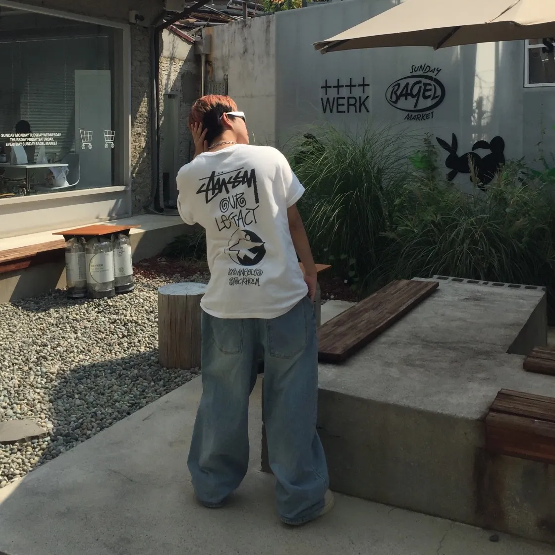 스투시 x 아워레가시 서프맨 티셔츠 화이트 - 21SS thumbnail 4