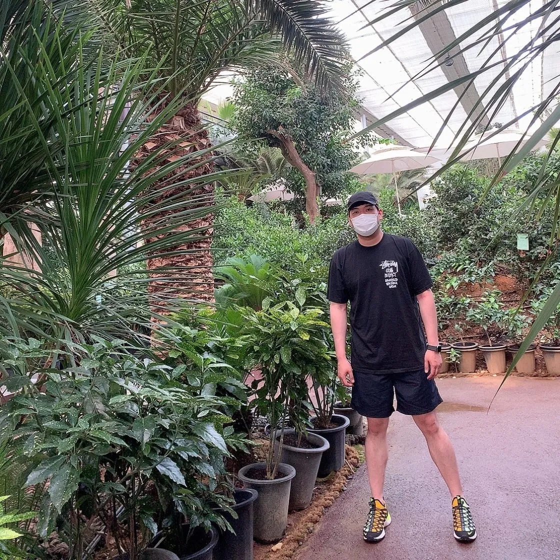 스투시 x 아워레가시 서프맨 피그먼트 다이드 티셔츠 블랙 - 20FW thumbnail 2