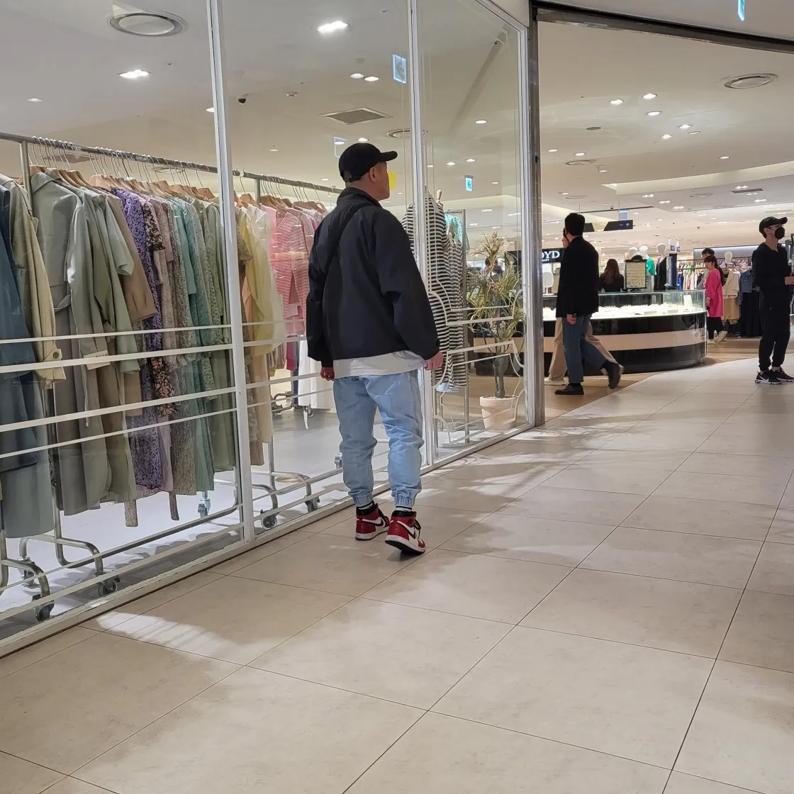 에센셜 티셔츠 씨폼 - 22SS thumbnail 4