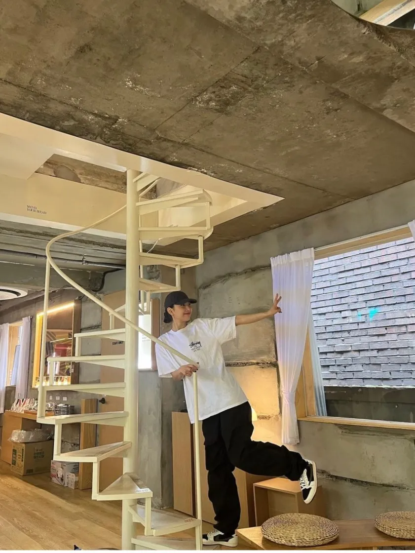 스투시 스탁 도버 스트리트 마켓 뉴욕 티셔츠 화이트 2023 thumbnail 2