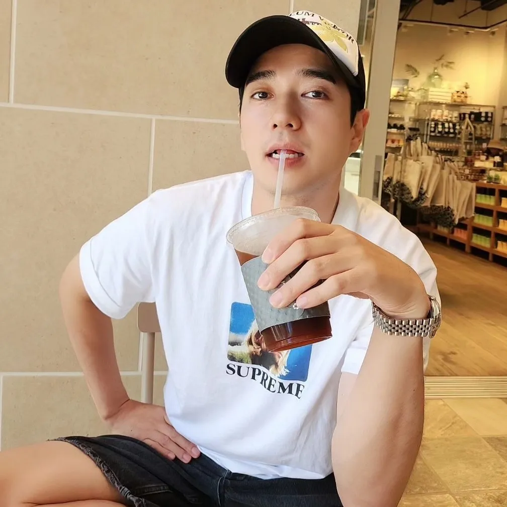 슈프림 커트 코베인 티셔츠 화이트 - 23SS thumbnail 9