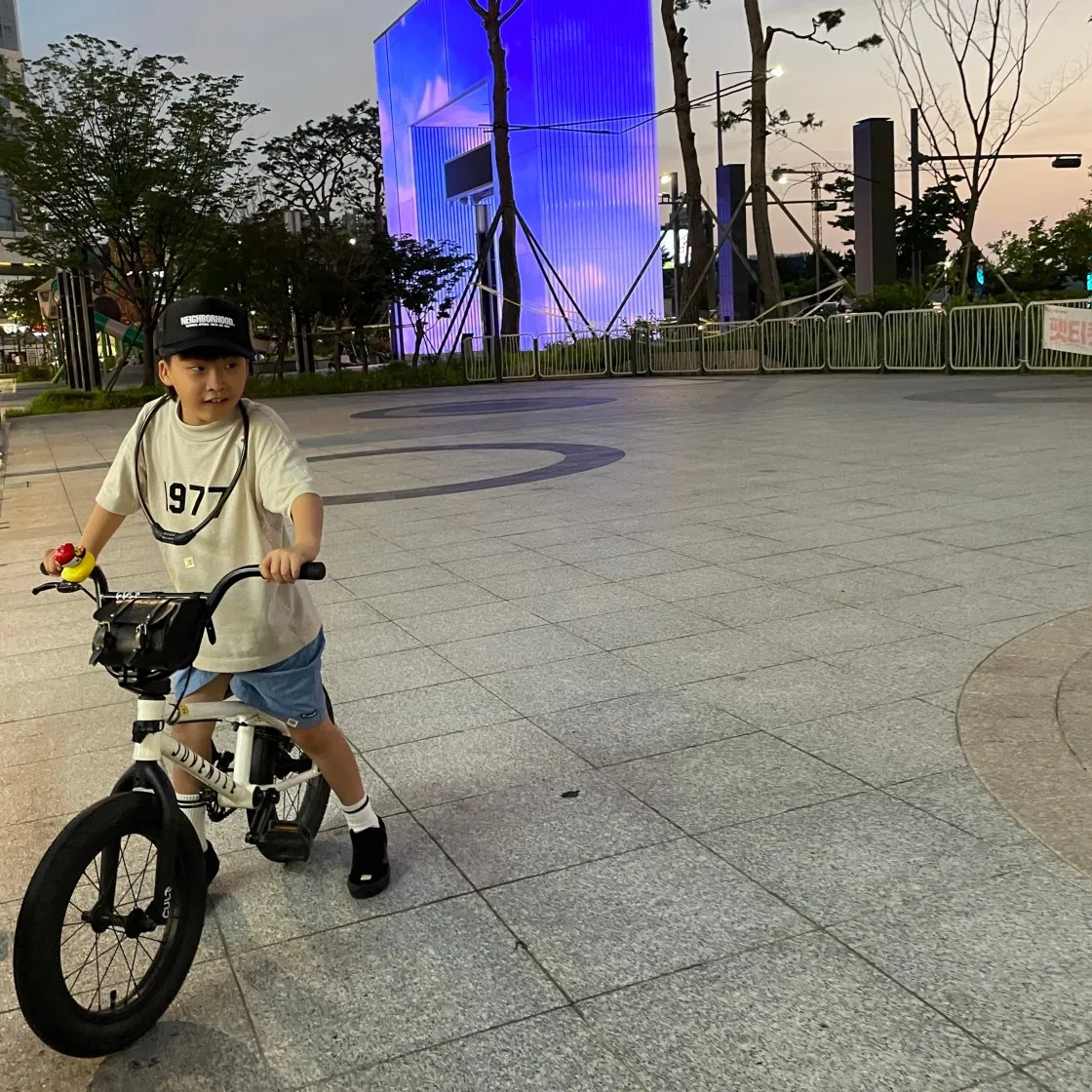 에센셜 1977 티셔츠 위트 - 22SS thumbnail 2