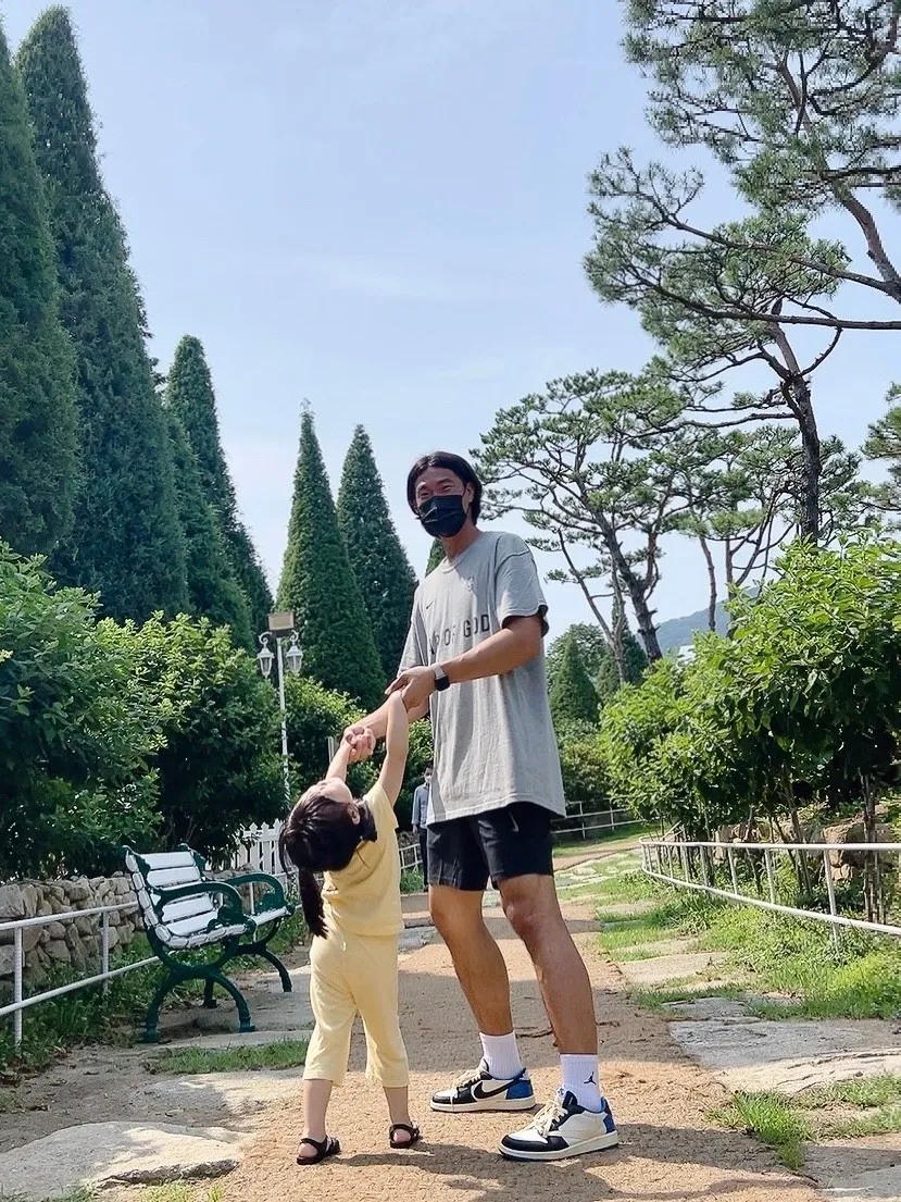 나이키 x 피어 오브 갓 웜업 티셔츠 다크 그레이 헤더 thumbnail 6