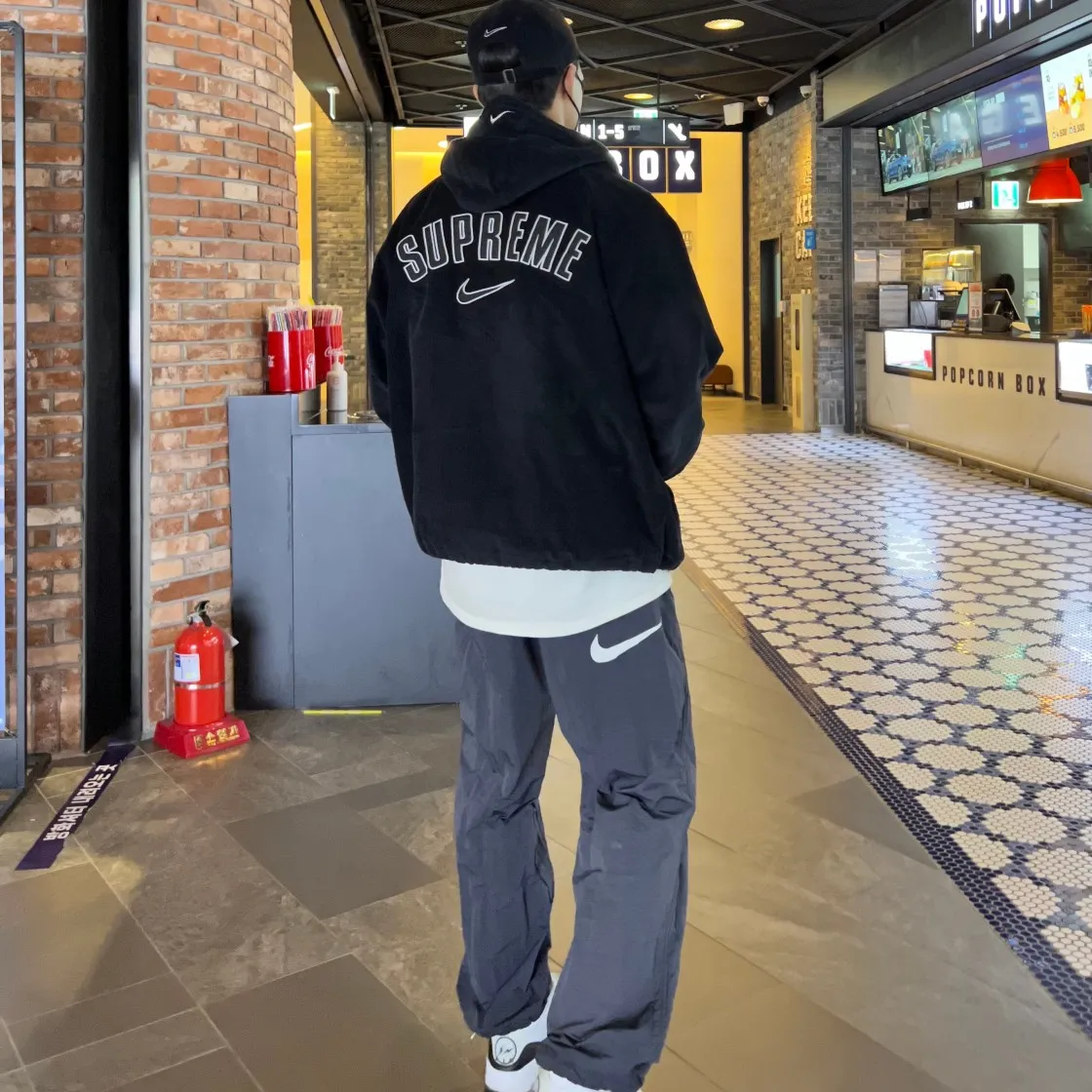 나이키 x 피어 오브 갓 웜업 티셔츠 페일 아이보리 thumbnail 9