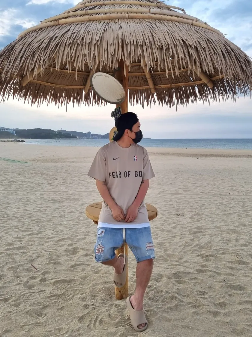 나이키 x 피어 오브 갓 웜업 티셔츠 오트밀 thumbnail 2