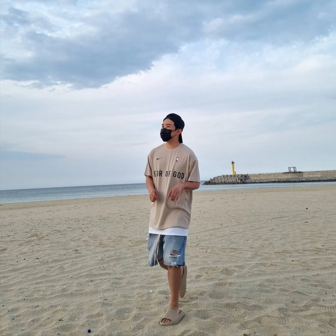 나이키 x 피어 오브 갓 웜업 티셔츠 오트밀 thumbnail 3