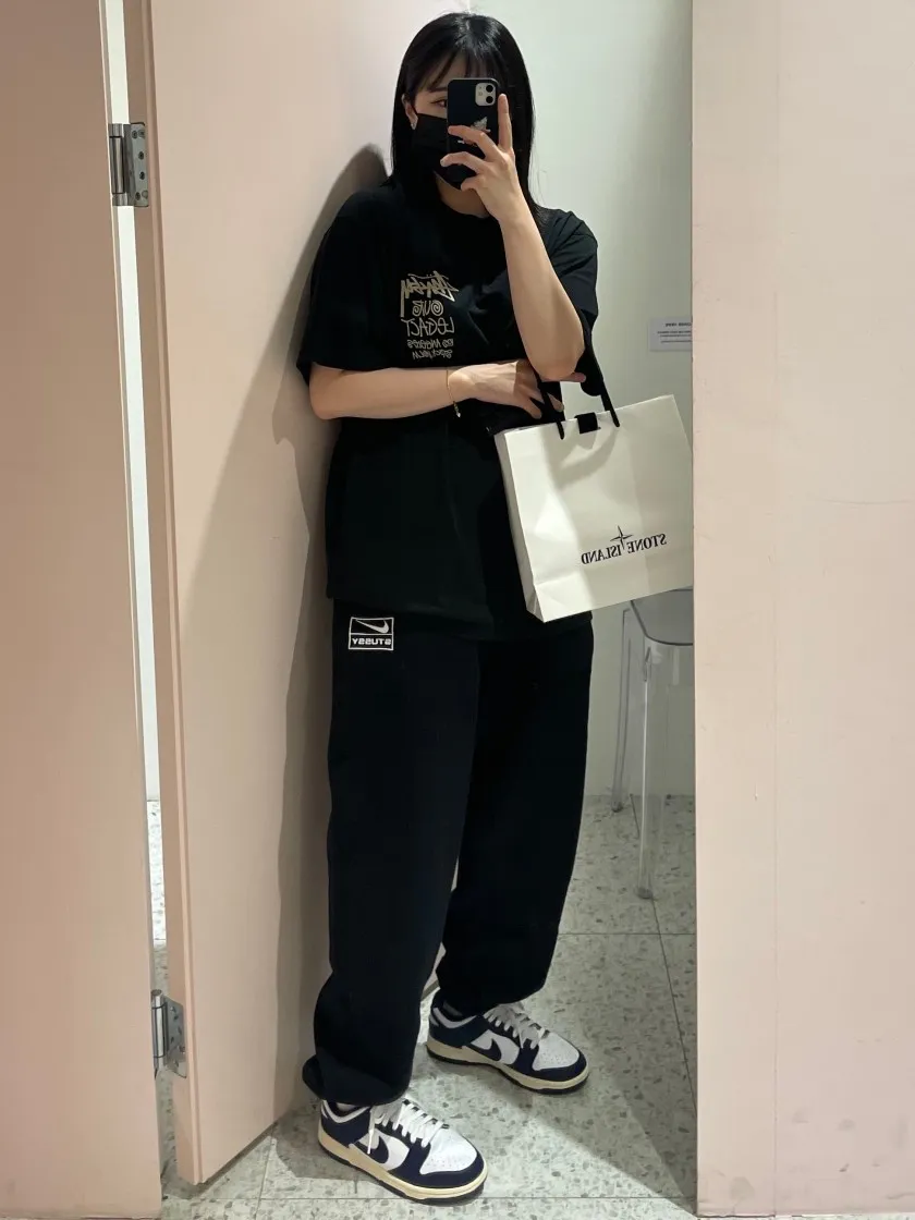 스투시 x 아워레가시 서프맨 피그먼트 다이드 티셔츠 블랙 - 21FW thumbnail 7