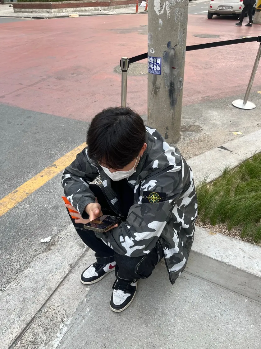 스투시 x 아워레가시 서프맨 2 피그먼트 다이드 티셔츠 블랙 thumbnail 2