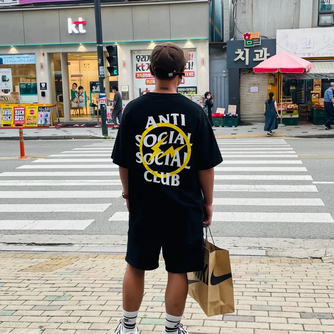 안티 소셜 소셜 클럽 x 프라그먼트 볼트 티셔츠 옐로우 thumbnail 9
