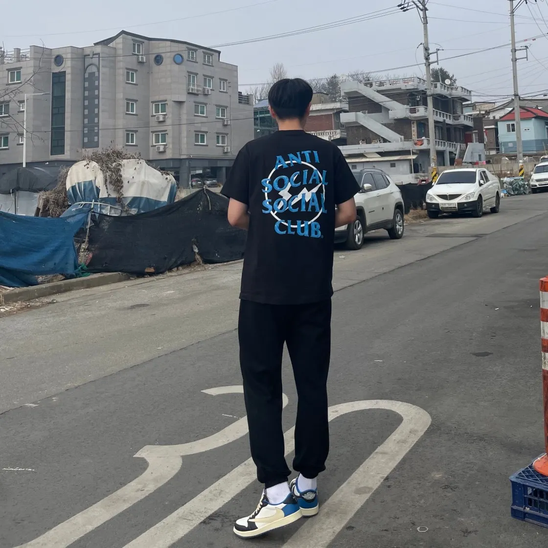 안티 소셜 소셜 클럽 x 프라그먼트 프레셔스 페탈 티셔츠 블랙 블루 thumbnail 2