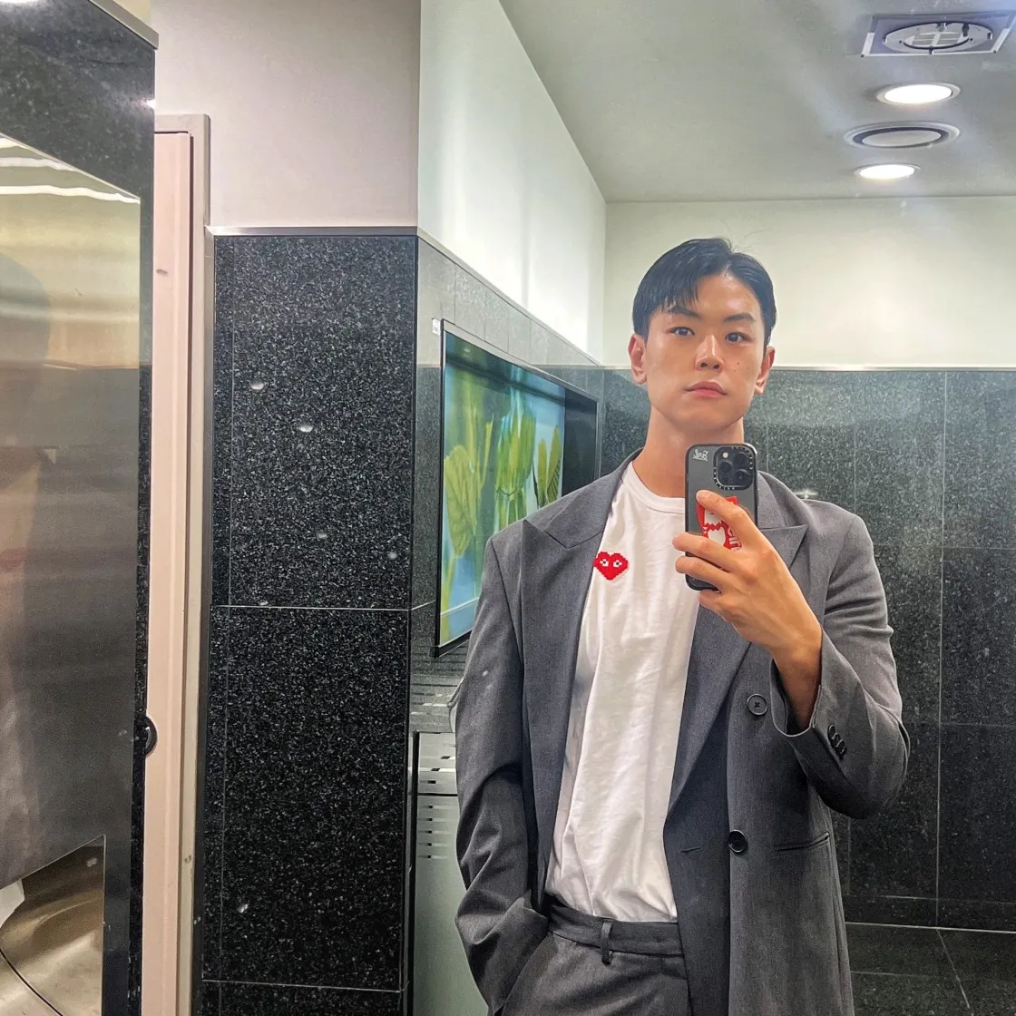 플레이 꼼데가르송 x 인베이더 티셔츠 화이트 thumbnail 3