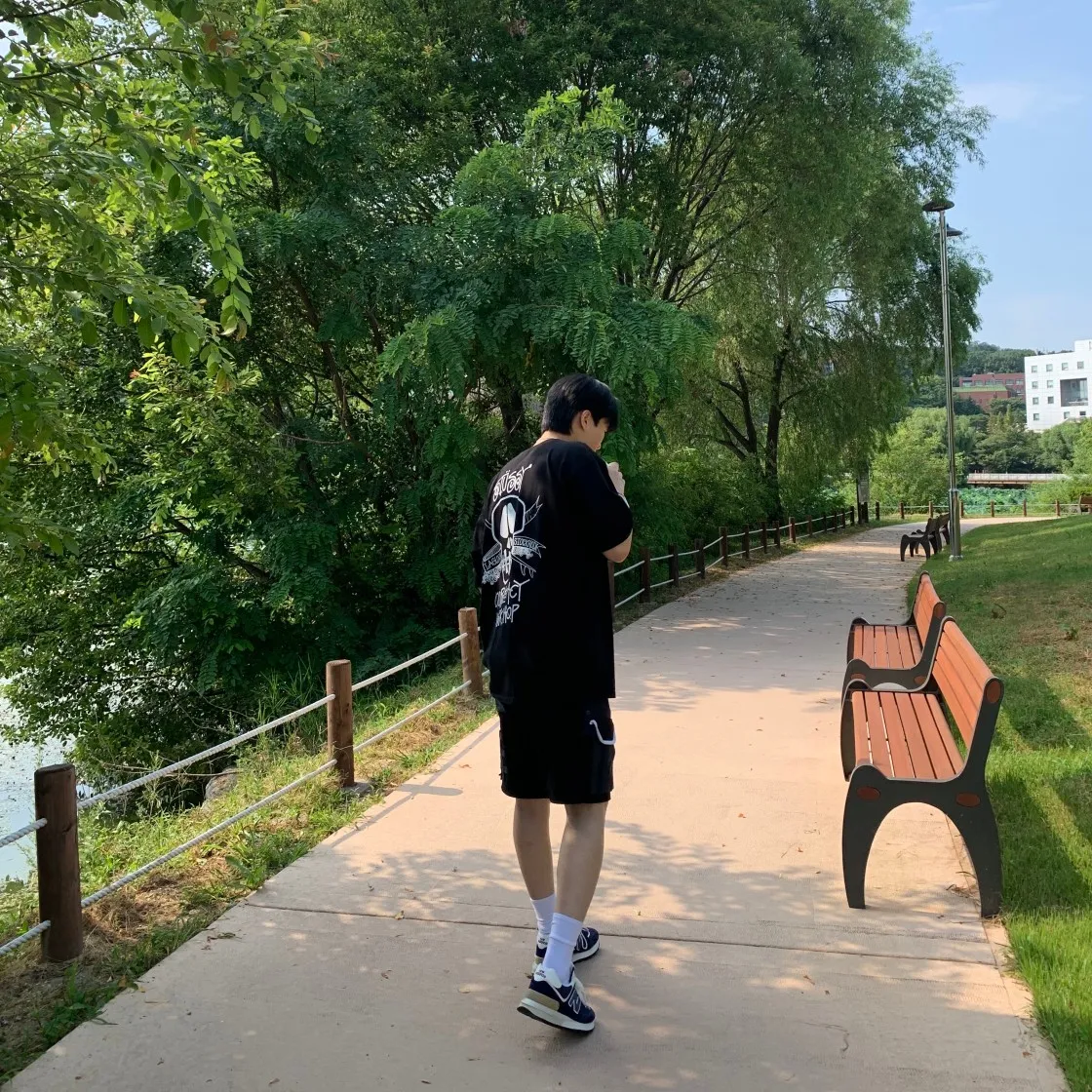 스투시 x 아워레가시 워크샵 서프 스컬 피그먼트 다이드 티셔츠 블랙 thumbnail 4