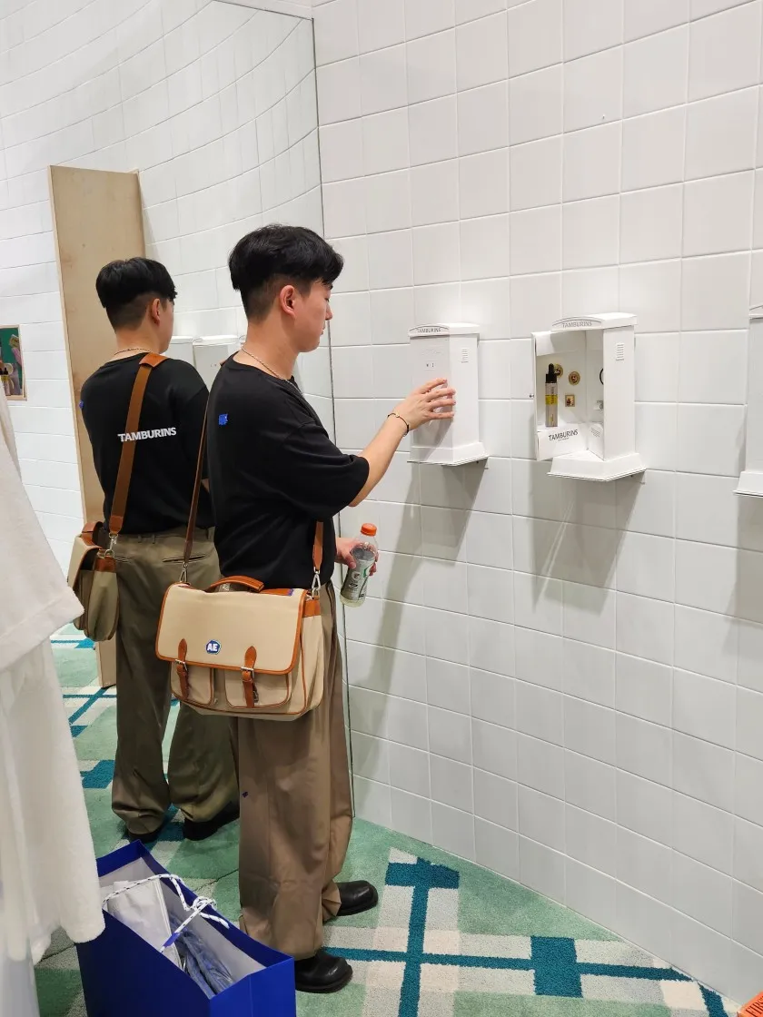 메종 키츠네 x 아더에러 메디테이션 폭스 티셔츠 블랙 thumbnail 5