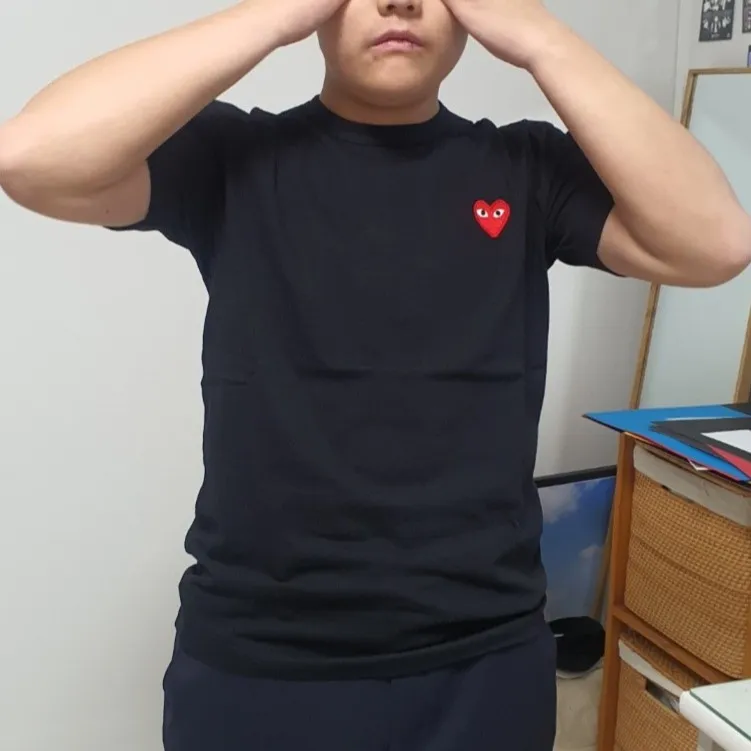 플레이 꼼데가르송 레드 하트 티셔츠 블랙 thumbnail 2