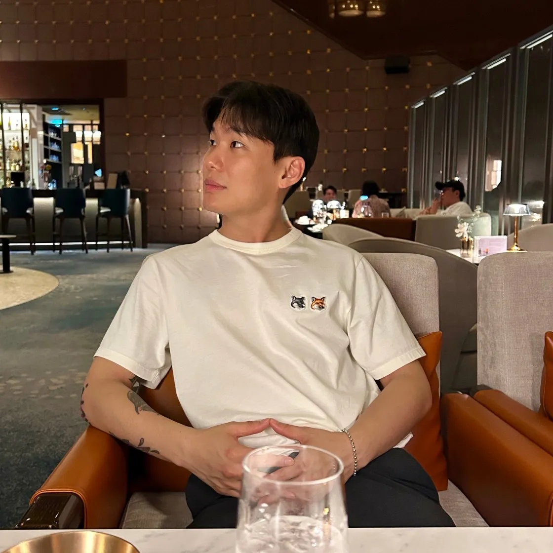 메종 키츠네 더블 폭스 헤드 패치 클래식 티셔츠 라떼 thumbnail 5