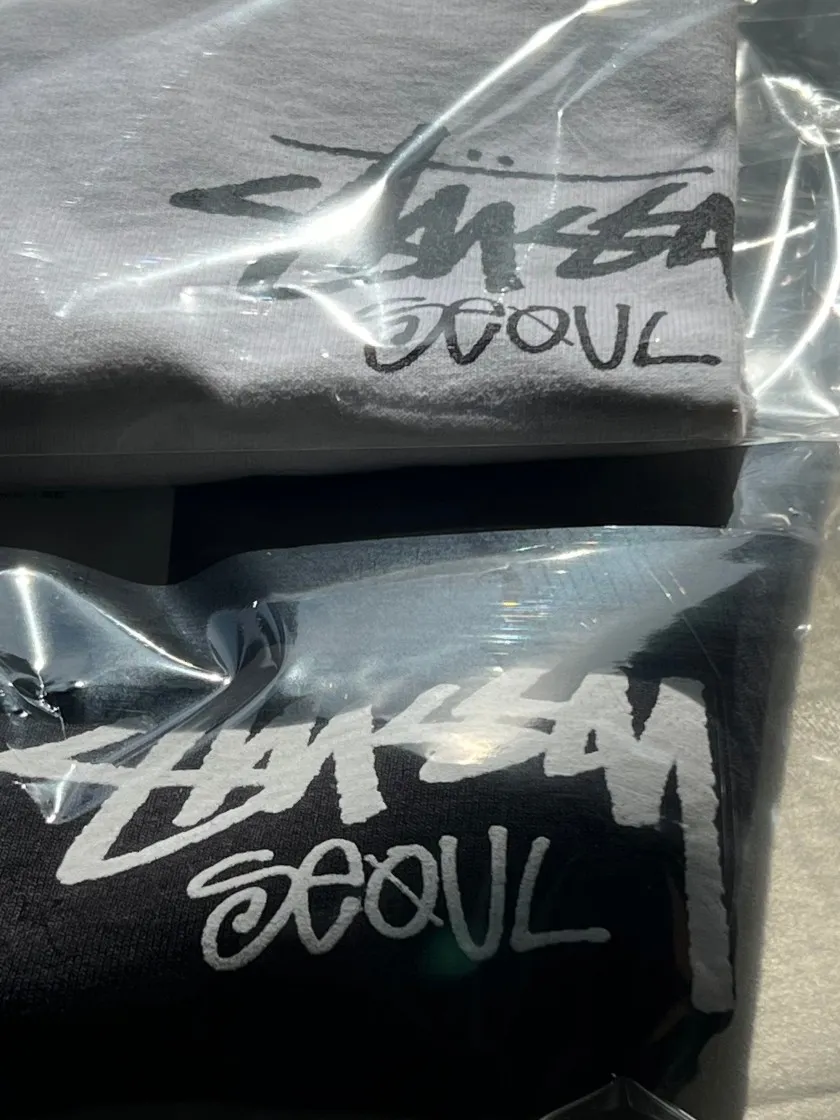 스투시 스탁 서울 티셔츠 화이트 2023 thumbnail 4