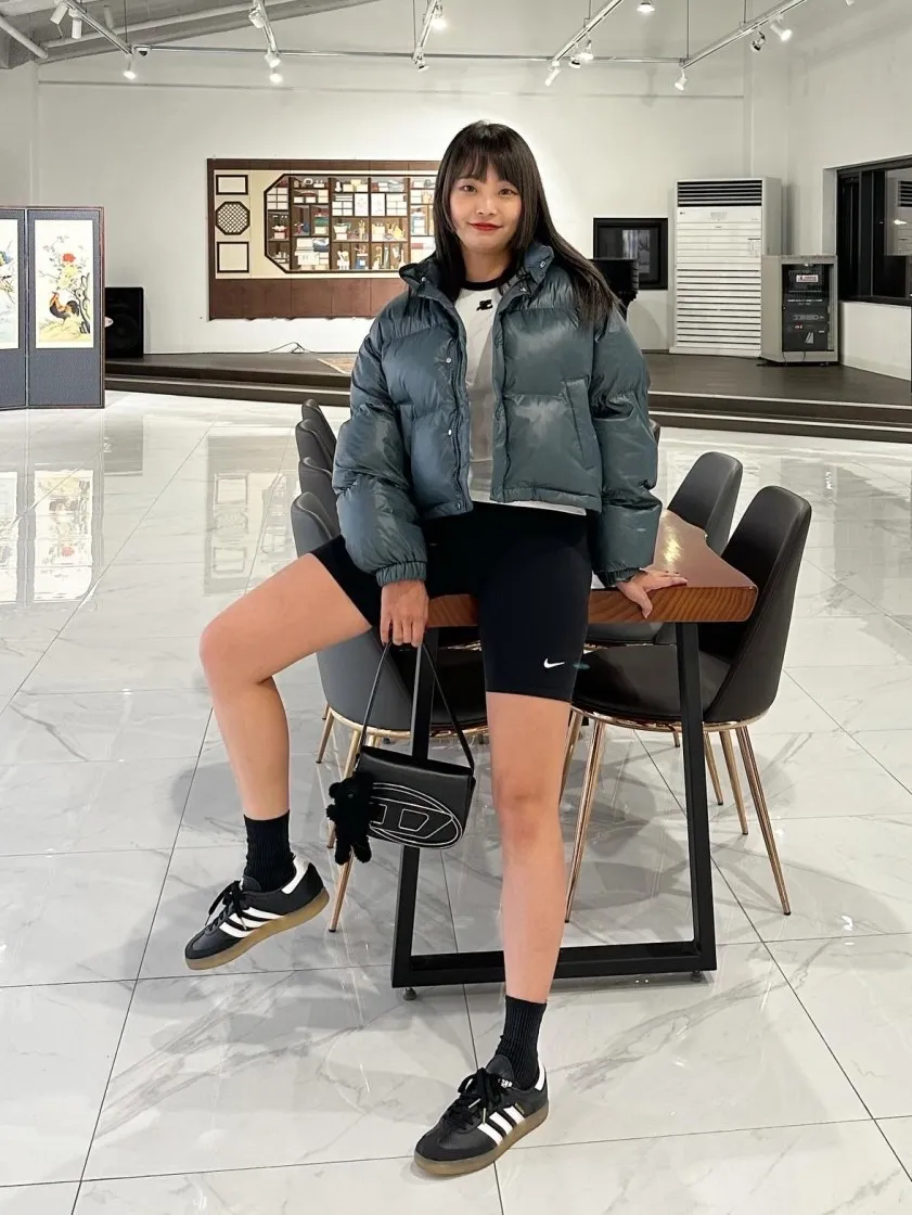 (W) 꾸레쥬 리에디션 범피 콘트라스트 티셔츠 헤리티지 화이트 블랙 thumbnail 4