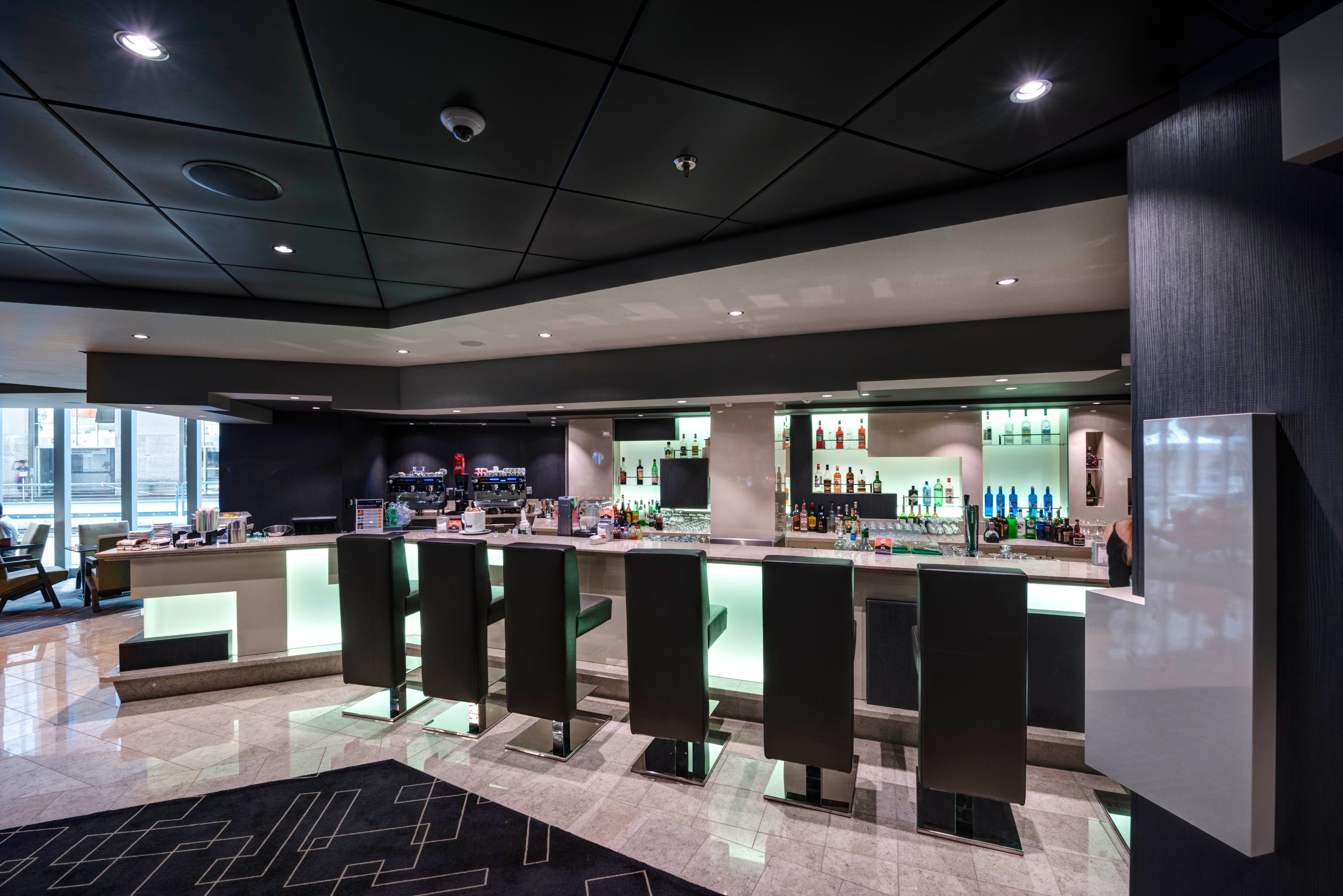 Edge Cocktail Bar