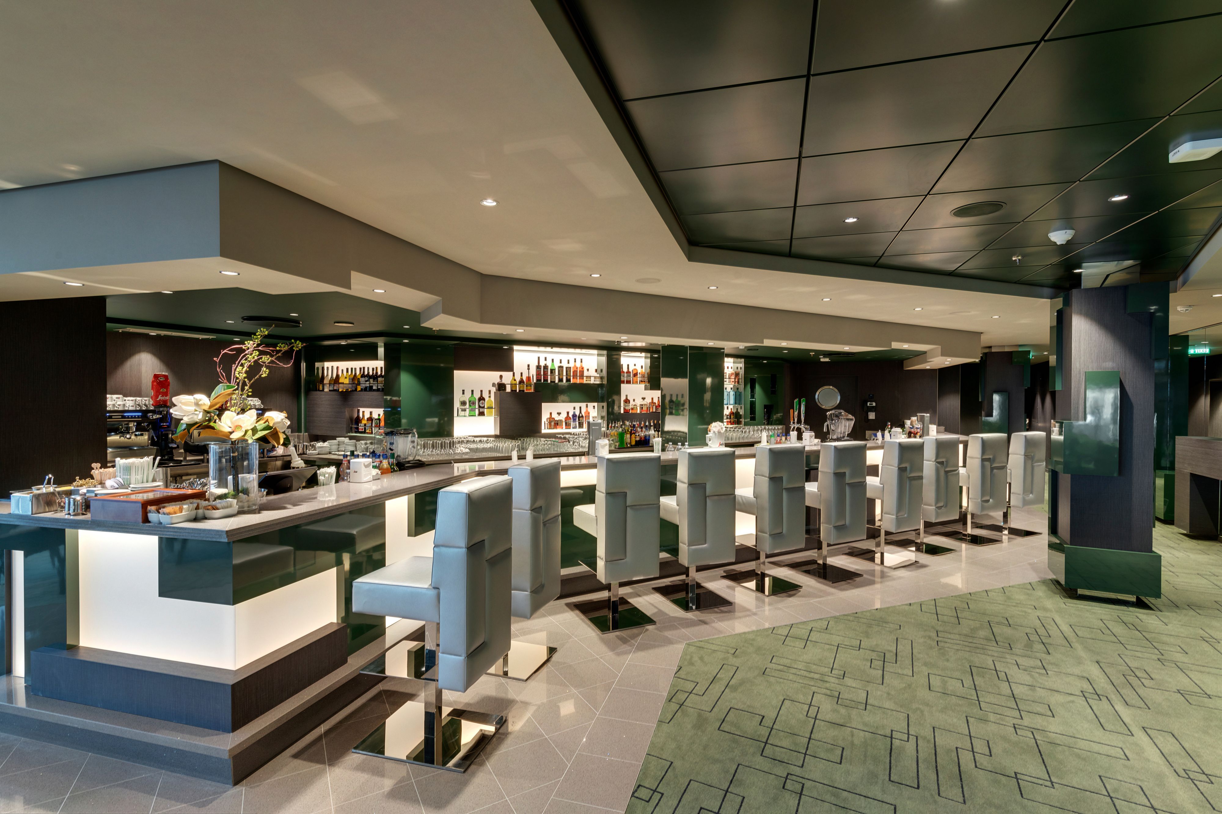 Edge Cocktail Bar