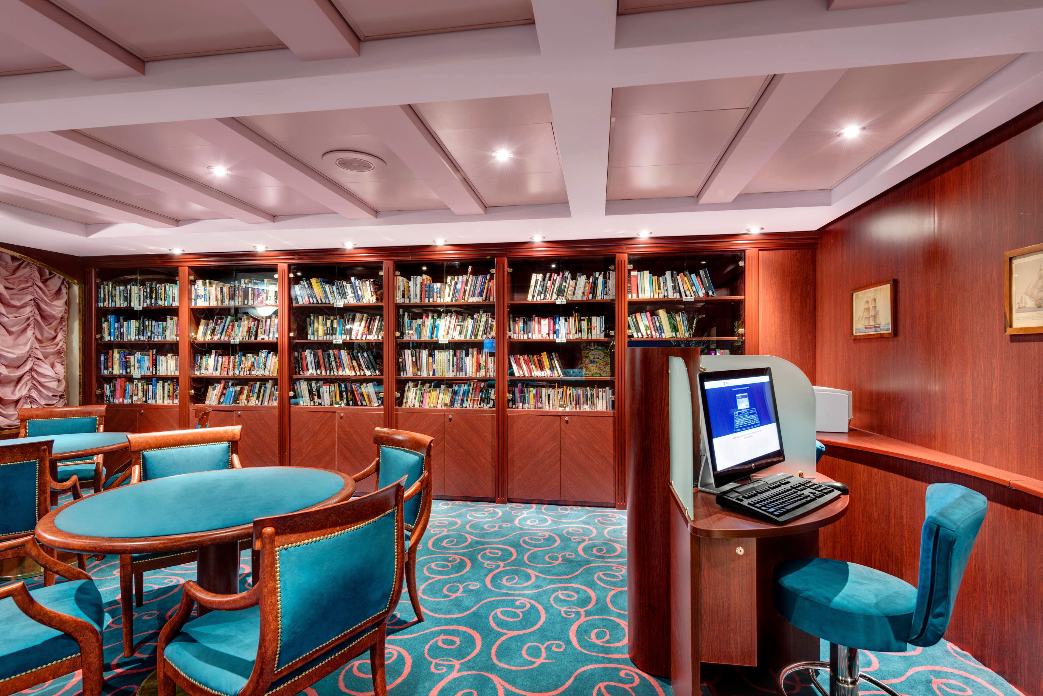 Sala de Jogos, Biblioteca e Internet Café