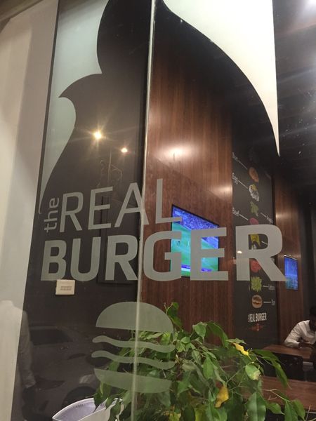 The Real Burger Restaurant In Riyadh Ksarestaurant Discover New Restaurants In Saudi Arabia
