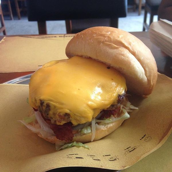 19th Century Burger Al Moham Restaurant In Jeddah Ksarestaurant Discover New Restaurants In Saudi Arabia
