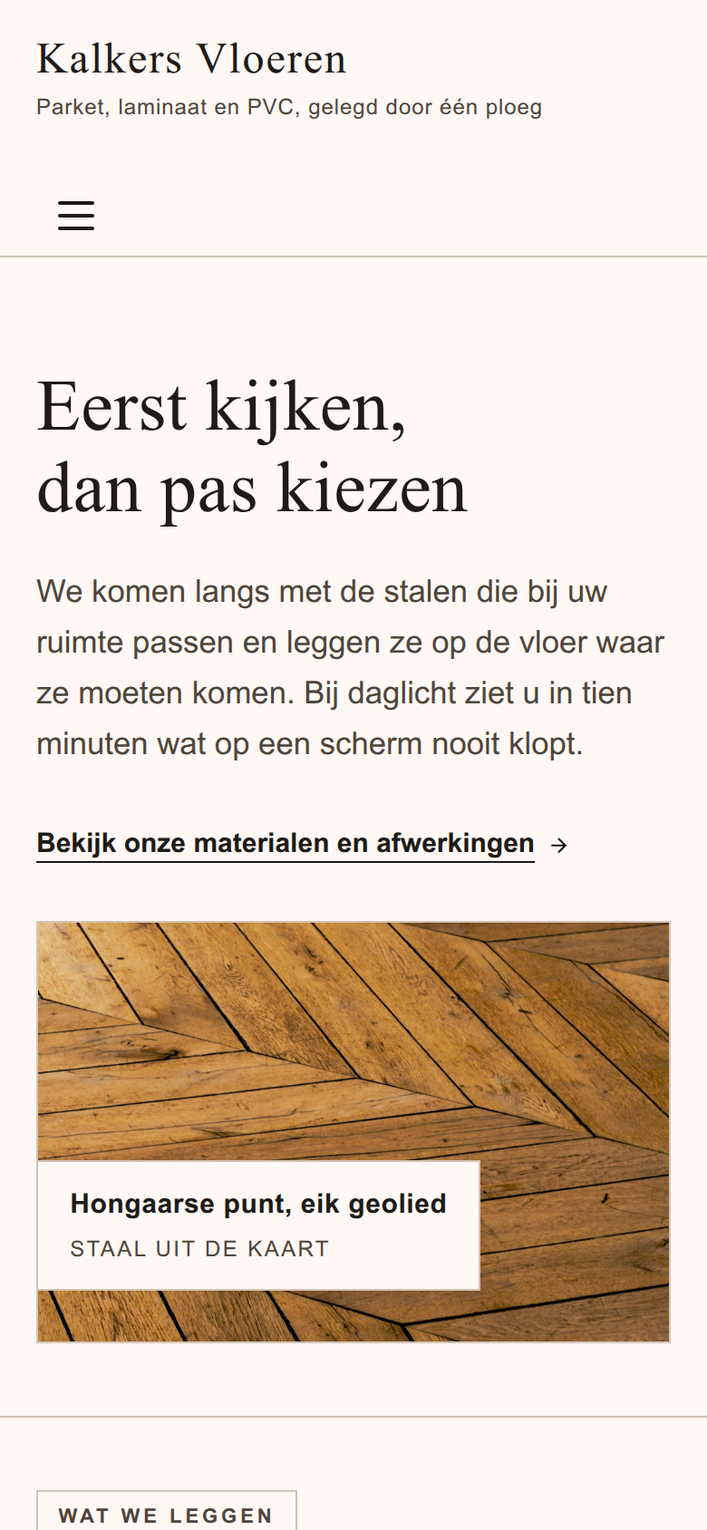 Dezelfde pagina op een telefoon, voor een vloerlegger