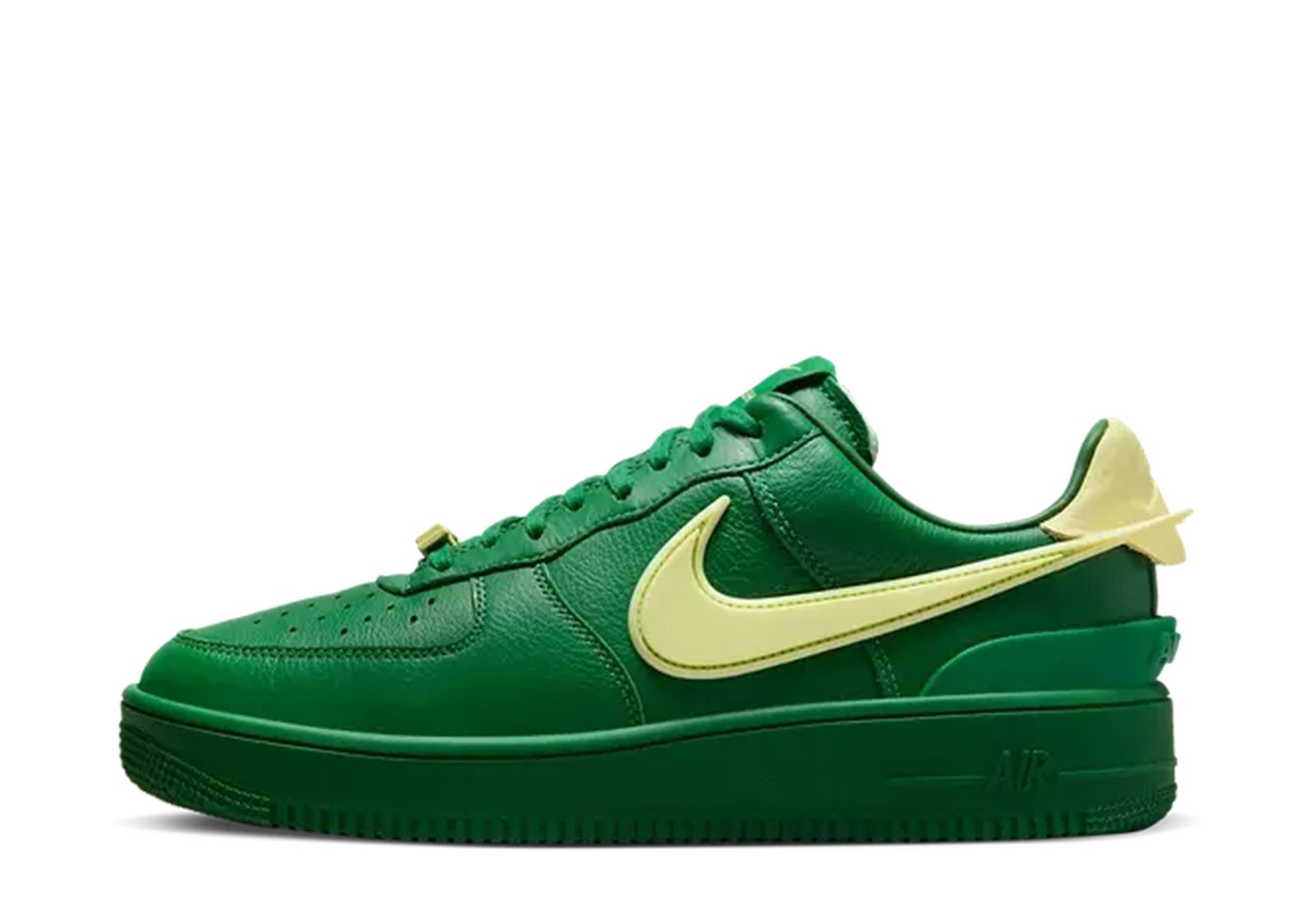 Nike Air Force 1 '07 LV8 sneakers in green