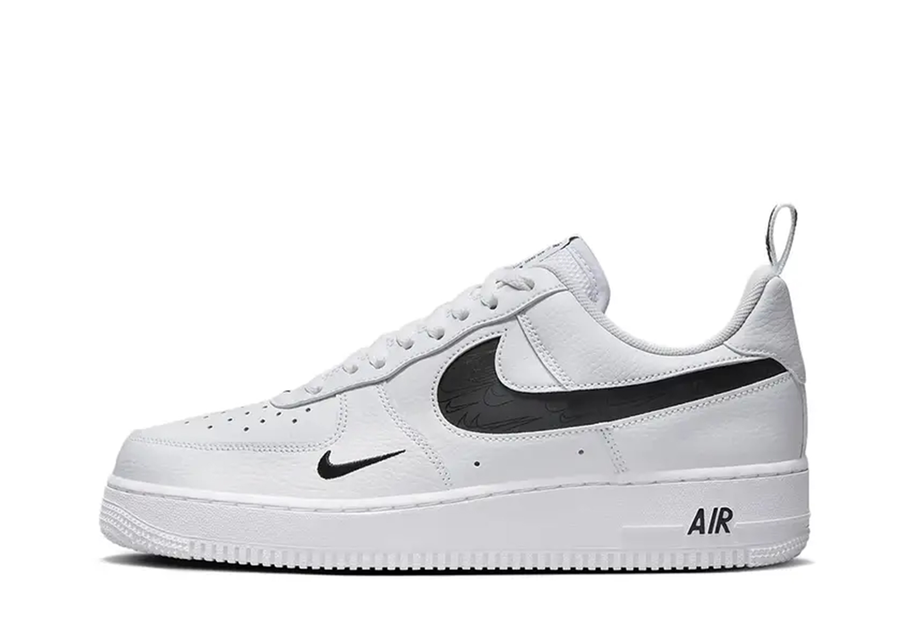 AIR FORCE 1 '07 'BLACK/WHITE' – Superkicks