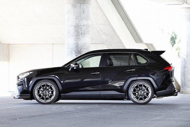 KUHLRACINGデモカー紹介！RAV4黒KUHLRACINGフルエアロキット装着