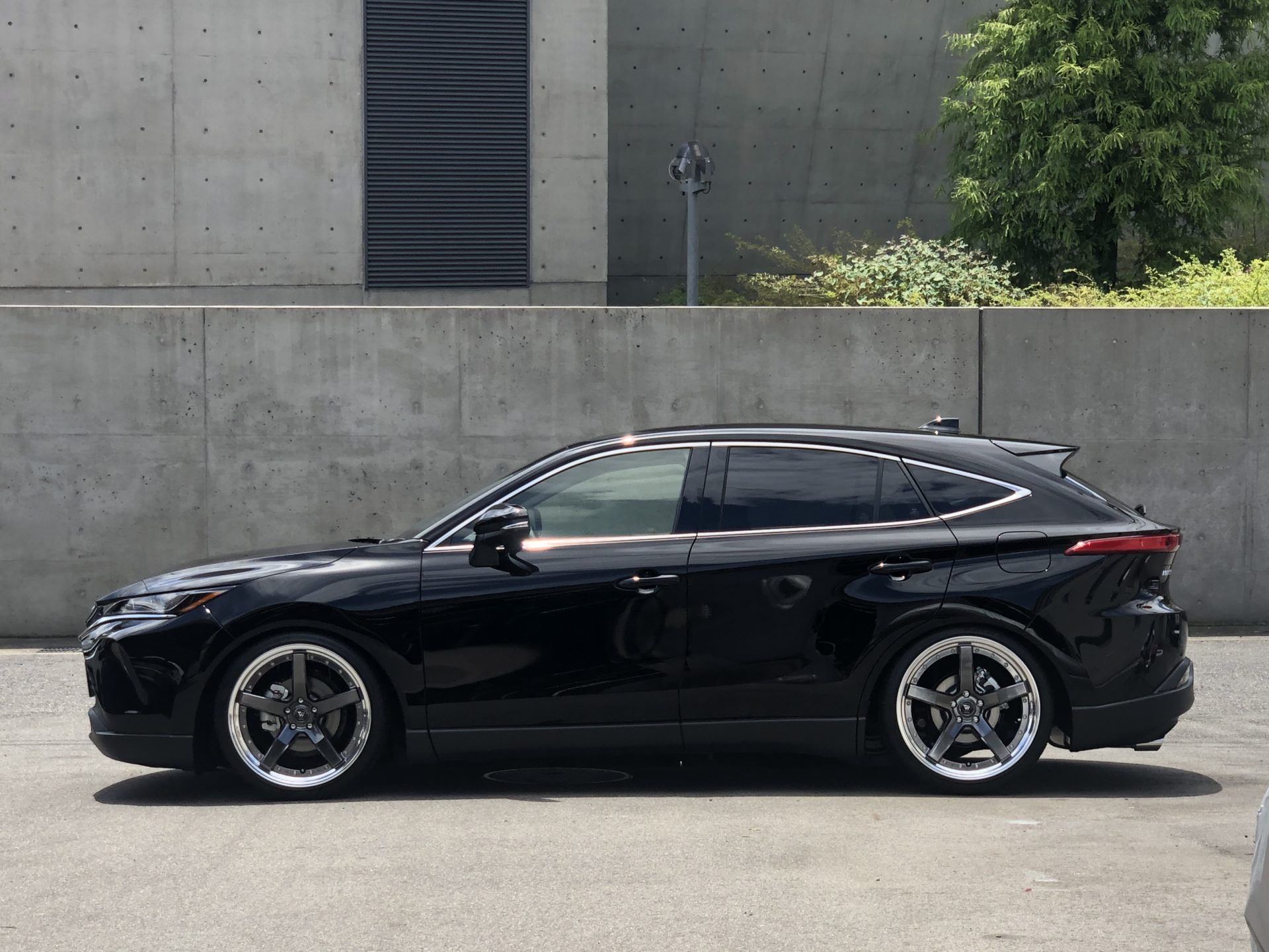 新型ハリアー・80ハリアーローダウン＆20インチ＆21インチ