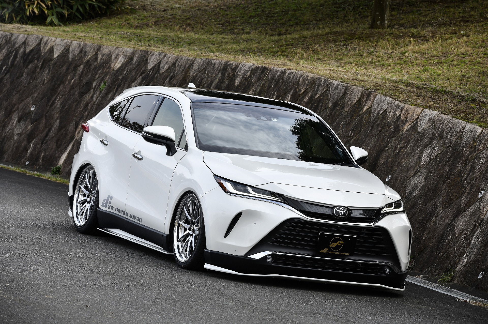 KRUISE by KUHLRACING新型80ハリアー用エアロパーツ&エア