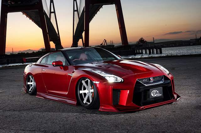 GTR シルバー/レッド エアロパーツ付き R35GT-R新作フルバンパーエアロパーツのご紹介（中編）！「KUHLRACING