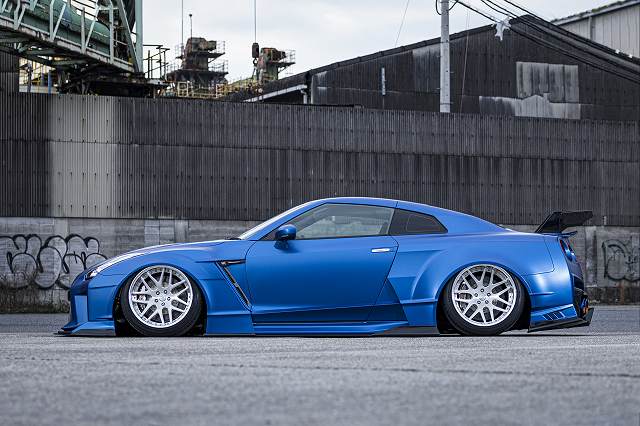 R35GT-R KUHLRACING 35R FINAL EDITION TYPE2ワイドボディエアロ