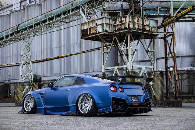 R 35 GTR アドバン カラー 　ワイドボディ　最終値下げ！ R 35 GTR アドバン カラー ワイドボディ 最終値下げ！ R 35 GTR