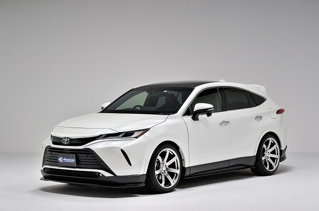 KRUISE by KUHLRACINGエアロ装着80ハリアーデモカー！「岩田剛典」さん