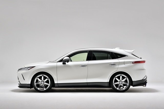 KRUISE by KUHLRACINGエアロ装着80ハリアーデモカー！「岩田剛典」さん