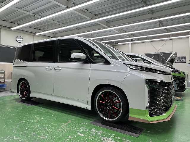 ローダウン ミニバン 19インチホイール 新型90VOXY＆NOAHヴォクシー＆ノア・カスタム＆エアロ開発スタート
