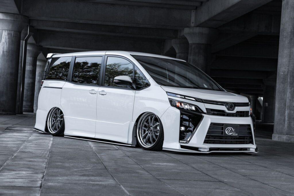 KUHLRACING 80V-GT VOXY ｜ KUHL(クール)