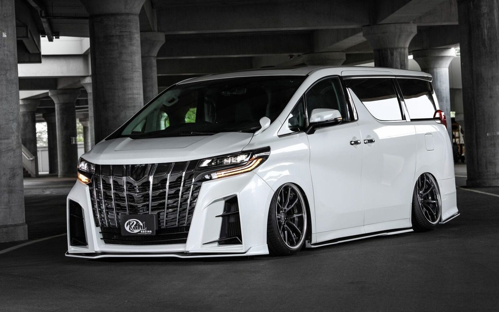 KUHLRACING  30A-RSGT ALPHARD