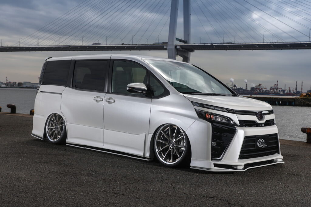 KUHLRACING 80V-SS VOXY ｜ KUHL(クール)