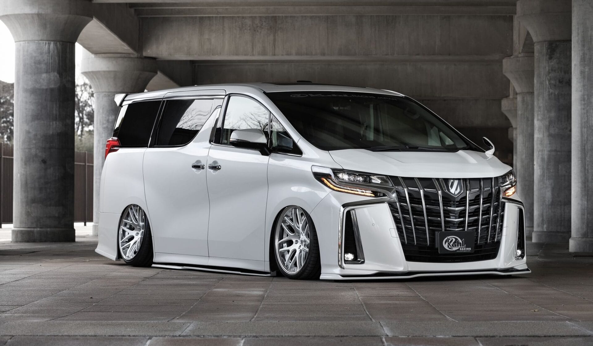 30アルファードコンプリートカー&エアロパーツ | KUHL(クール)