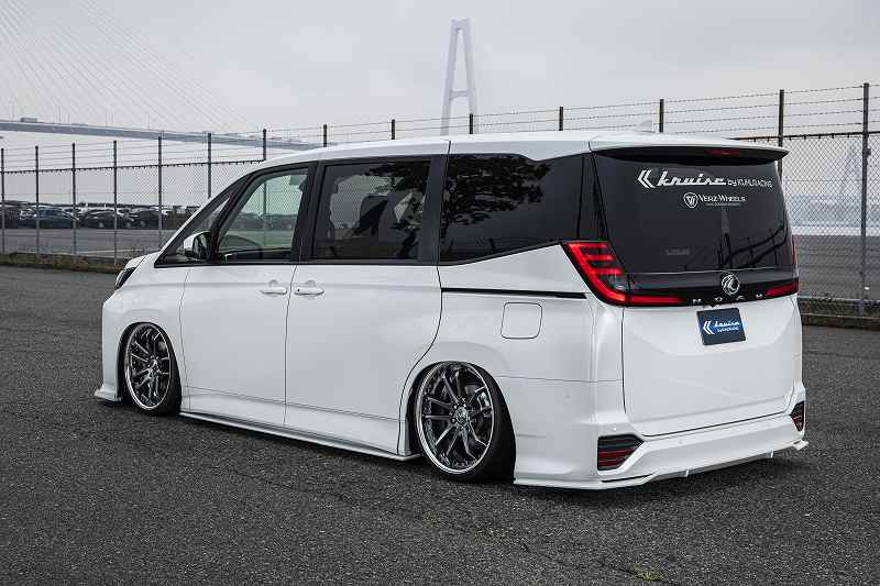 新型ノア＆ヴォクシー用エアロパーツ完成！オーバーフェンダー・リア