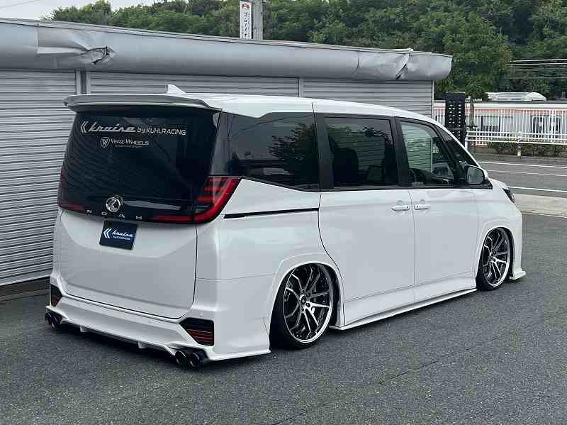 ノア大好き Check out the Noah and Voxy at the same time! A must-see for those