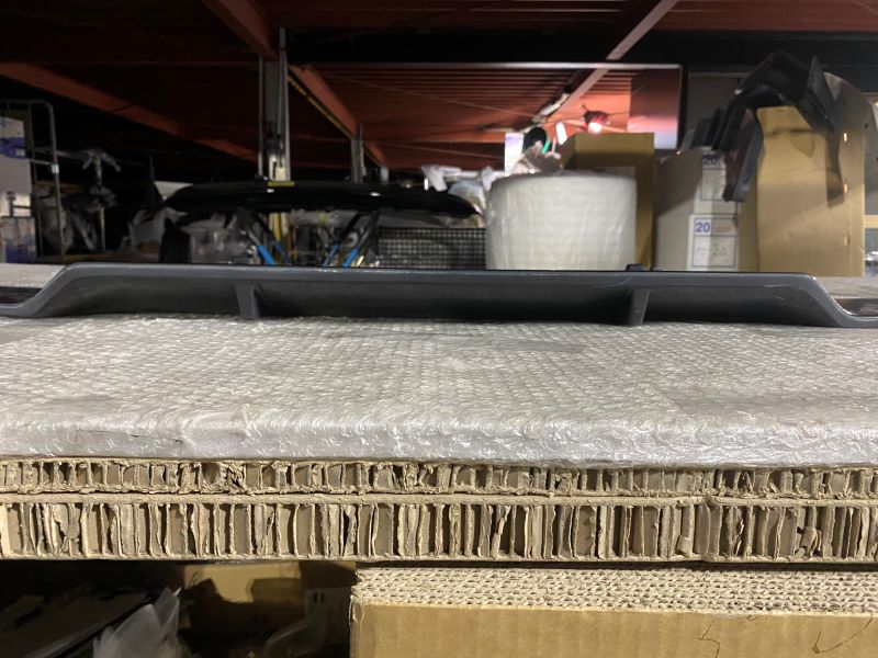 カローラスポーツリアディフューザー大きさ