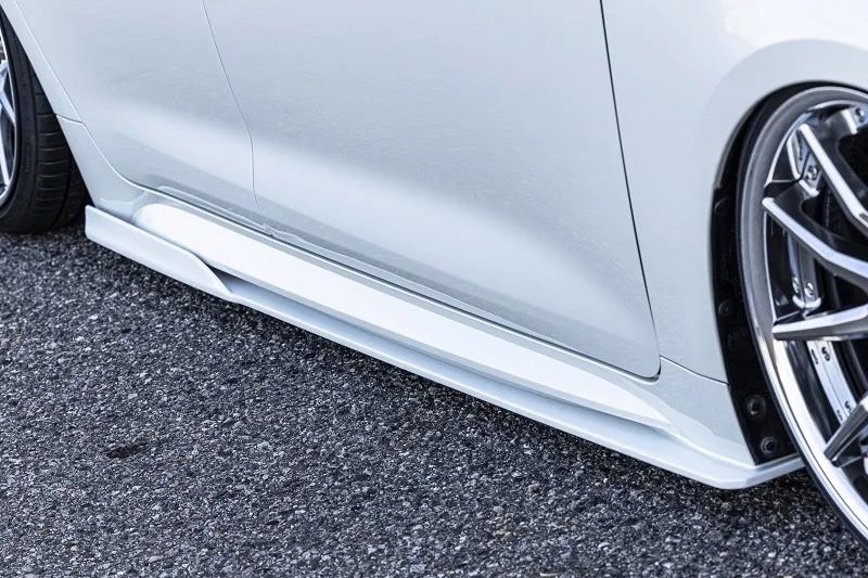 カローラスポーツサイドステップ